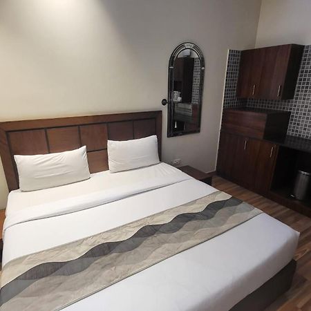 Uds Villa Scandinavian B&B - Next To Vfs 뉴델리 외부 사진