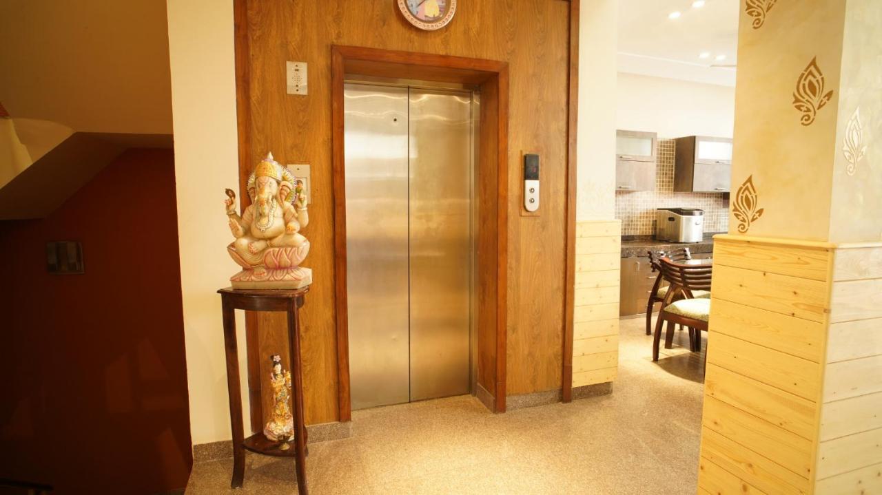 Uds Villa Scandinavian B&B - Next To Vfs 뉴델리 외부 사진