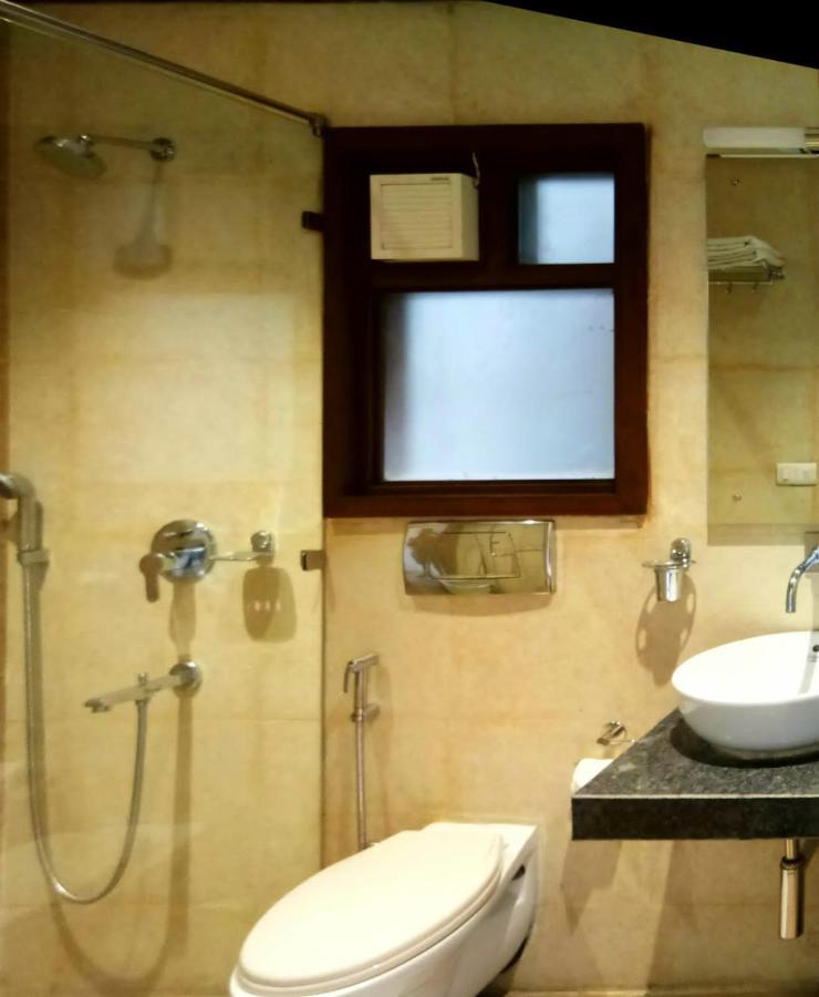 Uds Villa Scandinavian B&B - Next To Vfs 뉴델리 외부 사진