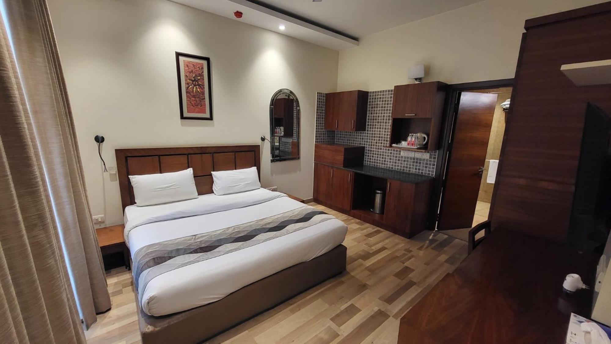 Uds Villa Scandinavian B&B - Next To Vfs 뉴델리 외부 사진