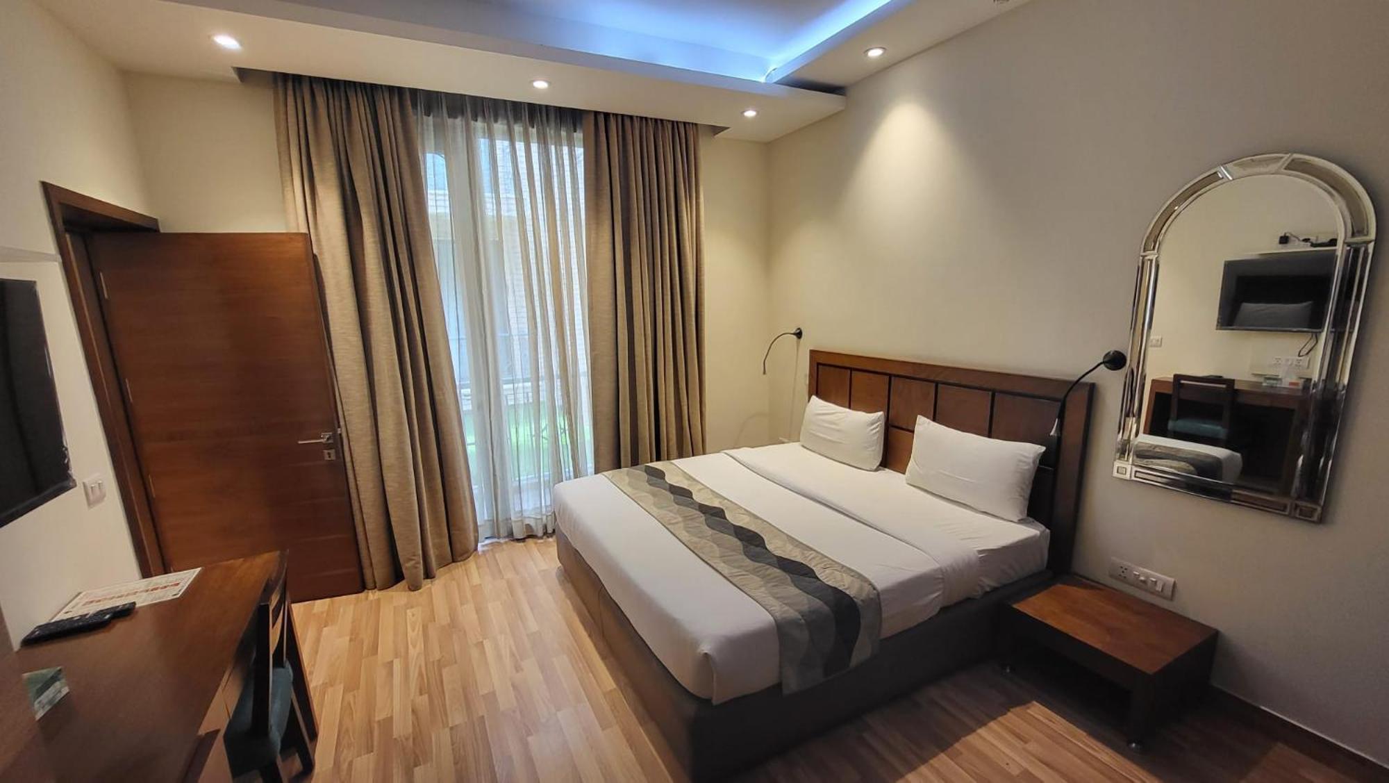 Uds Villa Scandinavian B&B - Next To Vfs 뉴델리 외부 사진