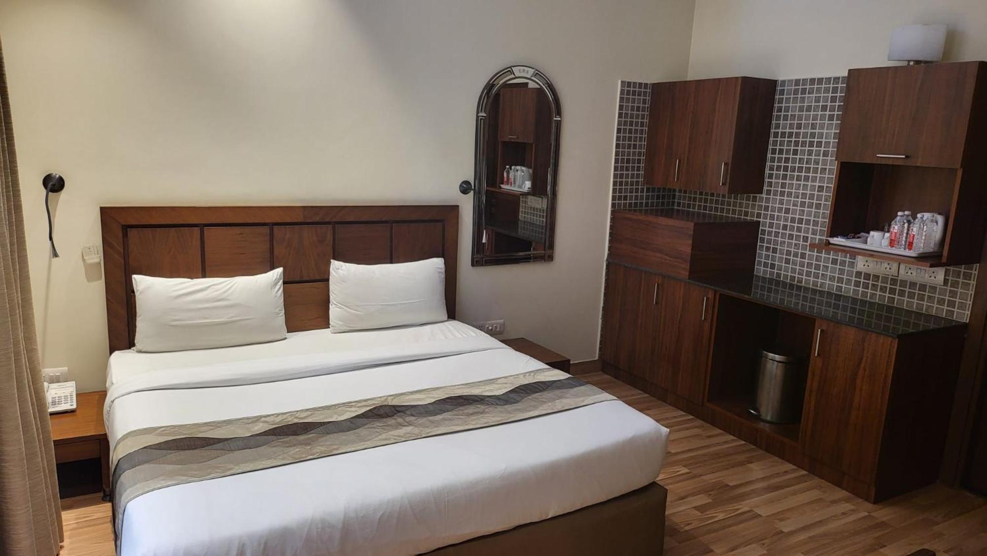 Uds Villa Scandinavian B&B - Next To Vfs 뉴델리 외부 사진